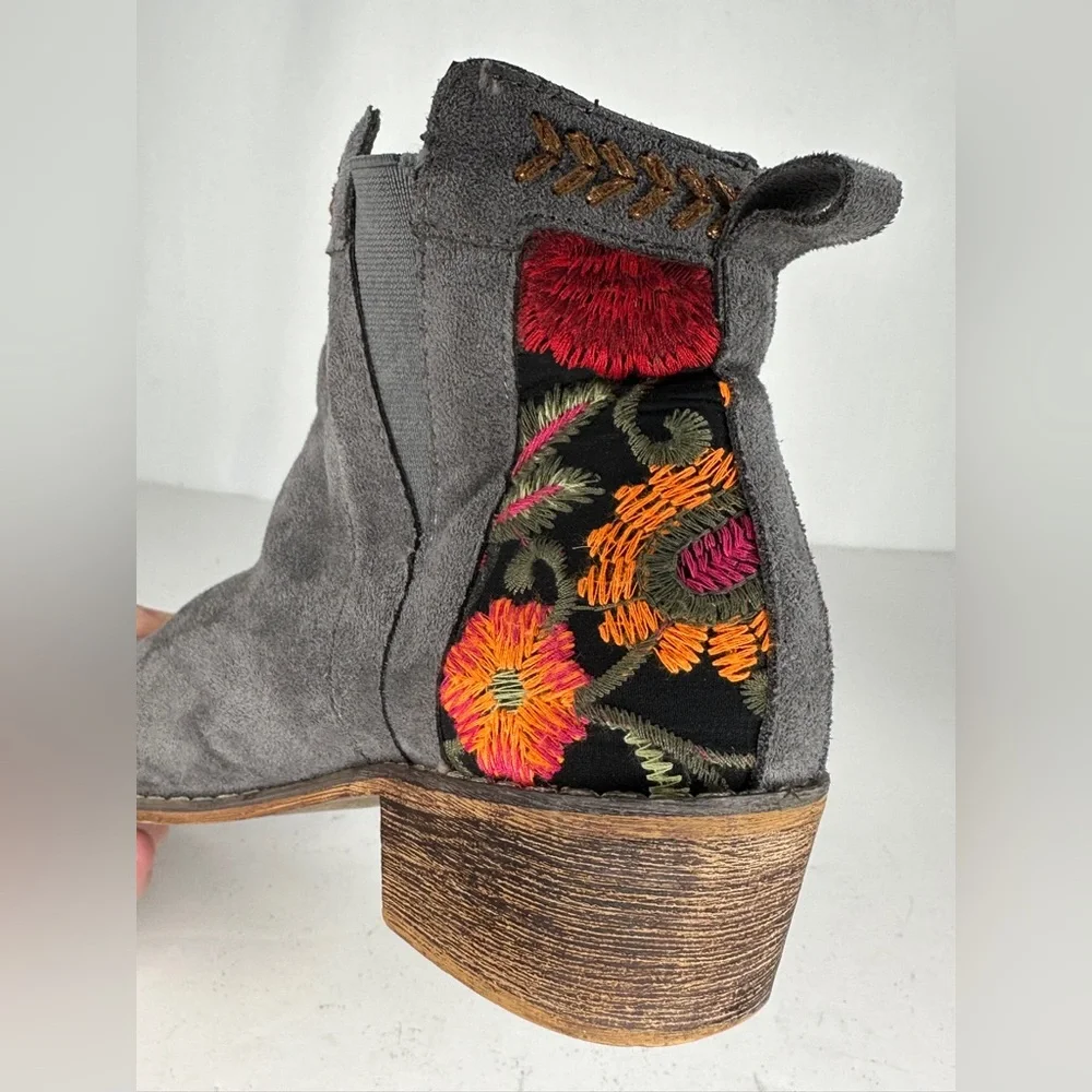 Tiara Topa-5 Gray Faux Suede Embroidered Ankle Booties Boho‎ Chic Sz 6.5 - Picture 6 of 9